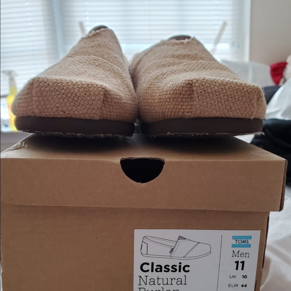 Size 11. Brand new, never worn natural color TOMS